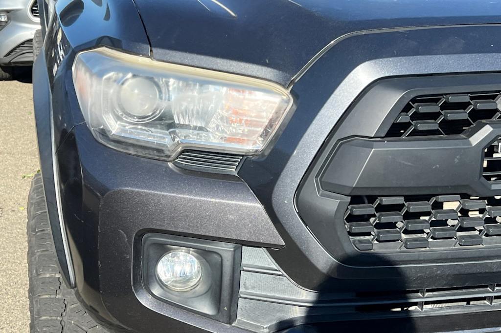 Thumbnail: 2019 Toyota Tacoma - 16