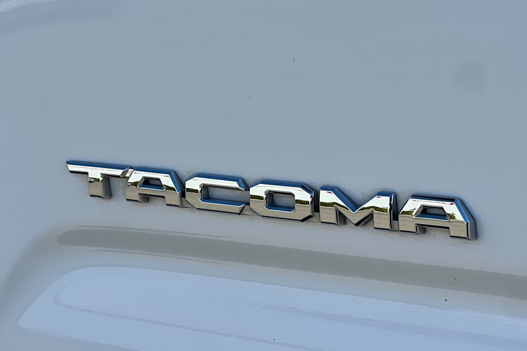 Thumbnail: 2017 Toyota Tacoma - 7