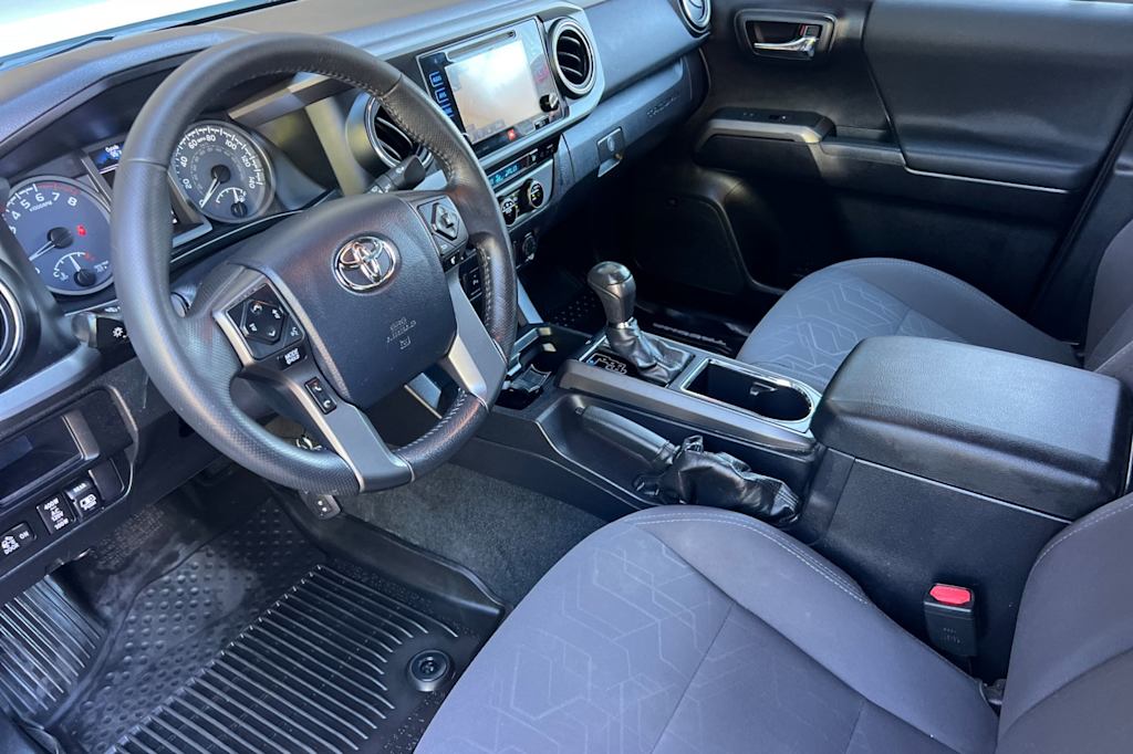 Thumbnail: 2017 Toyota Tacoma - 9