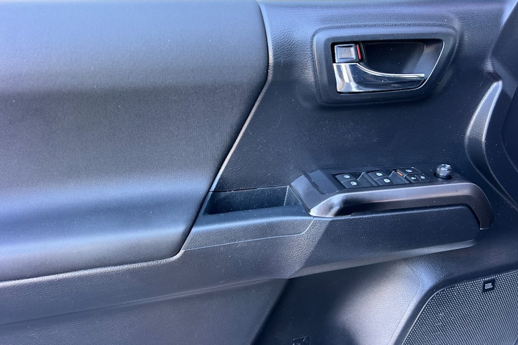 Thumbnail: 2019 Toyota Tacoma - 20