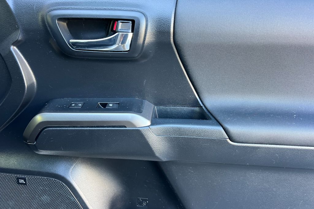 Thumbnail: 2019 Toyota Tacoma - 23