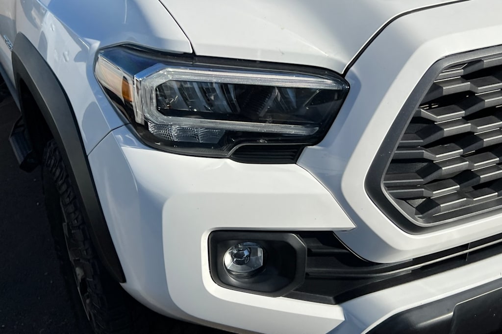 Thumbnail: 2023 Toyota Tacoma - 15