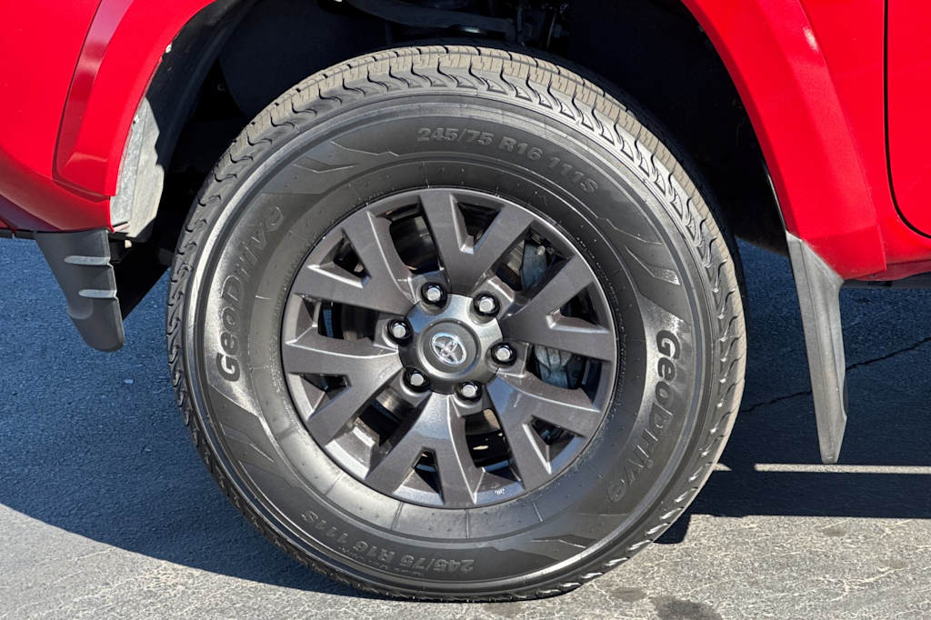 Thumbnail: 2021 Toyota Tacoma - 7