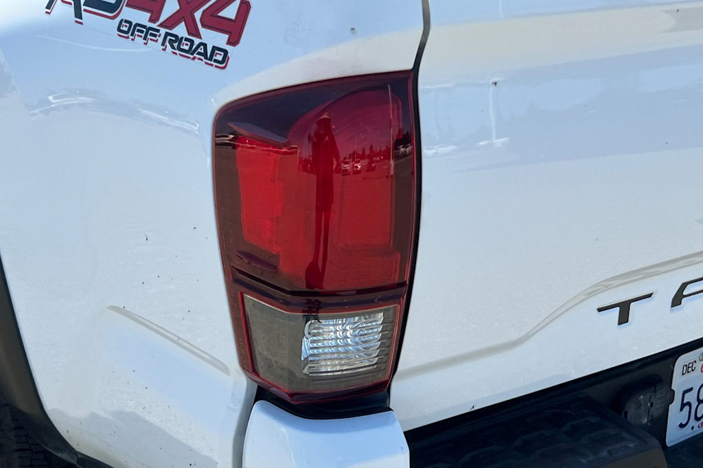 Thumbnail: 2018 Toyota Tacoma - 22