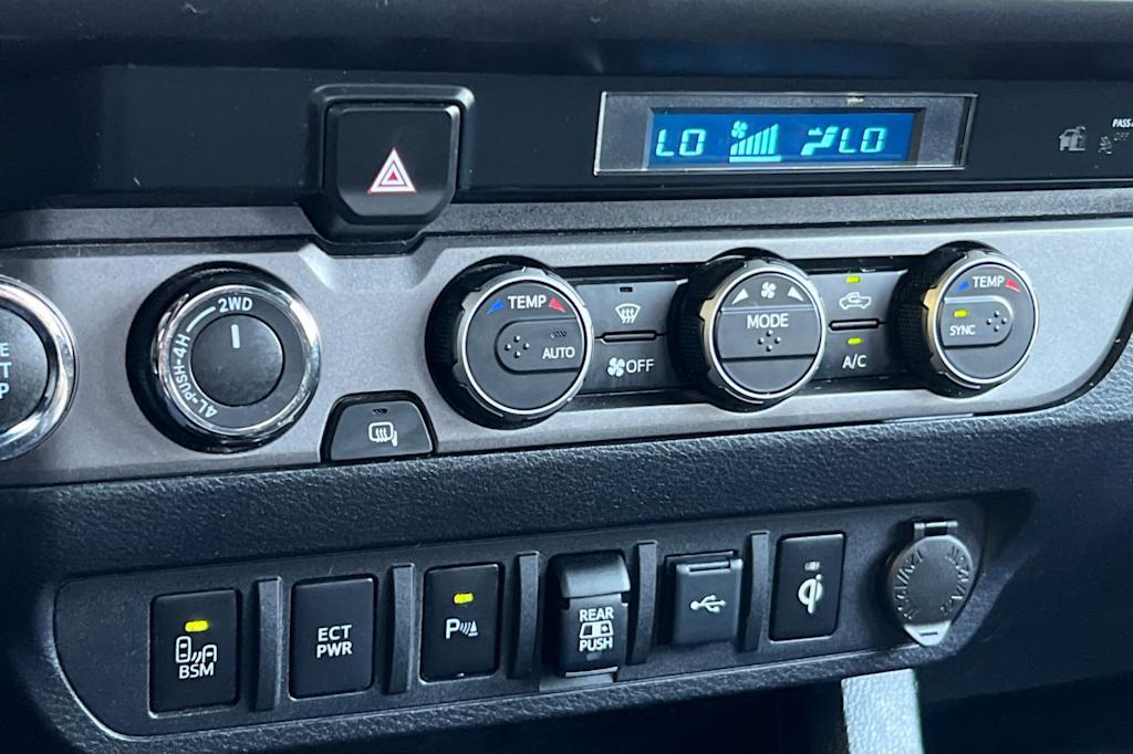 Thumbnail: 2021 Toyota Tacoma - 25