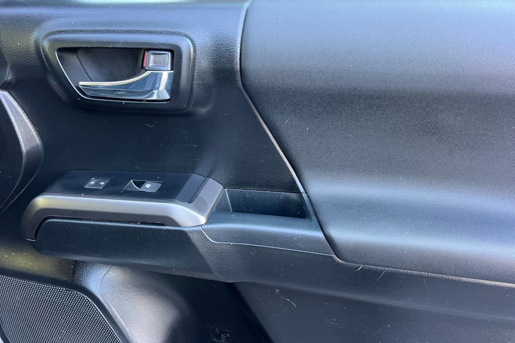 Thumbnail: 2021 Toyota Tacoma - 23