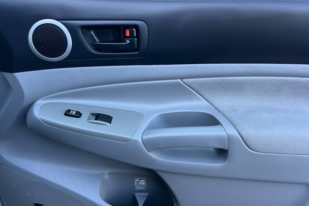 Thumbnail: 2011 Toyota Tacoma - 23