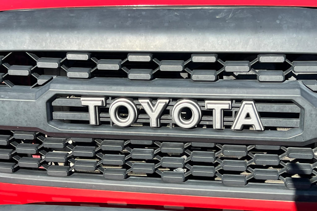 Thumbnail: 2006 Toyota Tacoma - 17