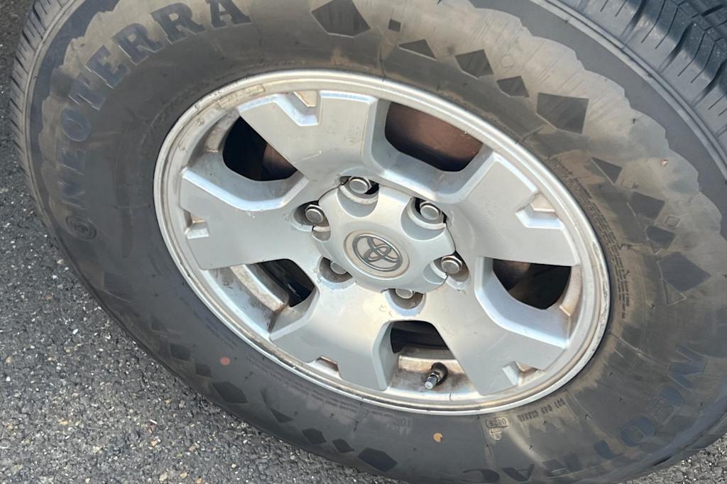 Thumbnail: 2014 Toyota Tacoma - 17