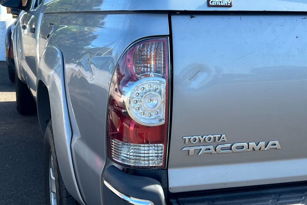 Thumbnail: 2014 Toyota Tacoma - 15