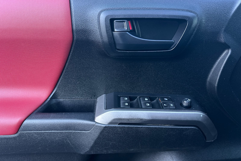 Thumbnail: 2021 Toyota Tacoma - 21