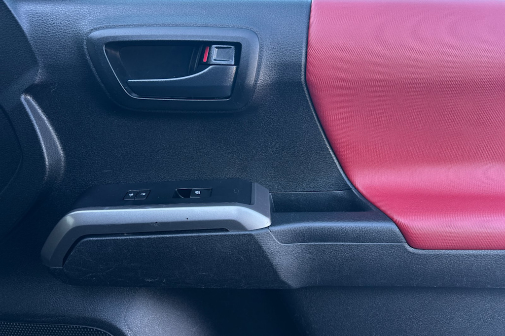 Thumbnail: 2021 Toyota Tacoma - 24