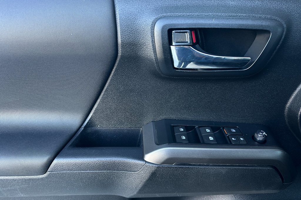 Thumbnail: 2023 Toyota Tacoma - 20