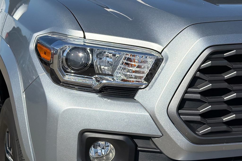 Thumbnail: 2023 Toyota Tacoma - 18