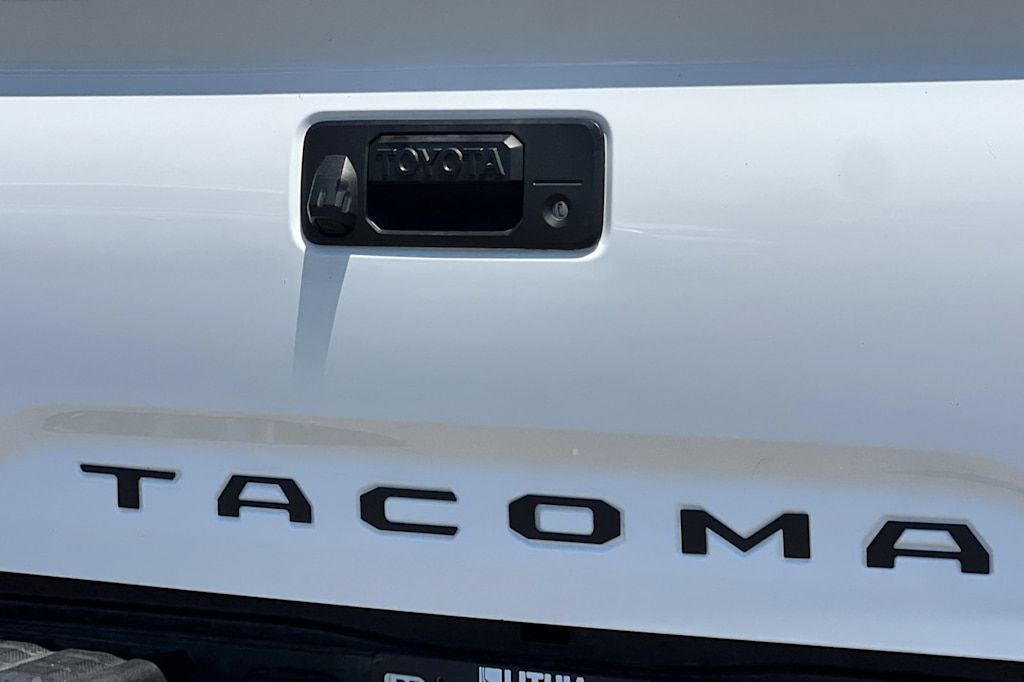 Thumbnail: 2022 Toyota Tacoma - 6