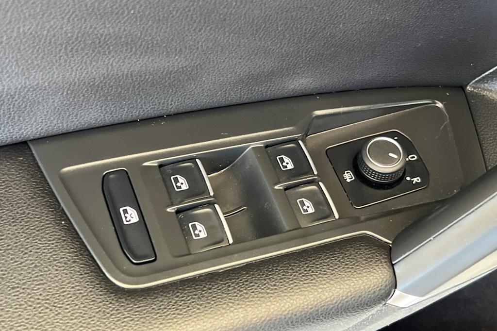 Thumbnail: 2020 Volkswagen Tiguan - 21