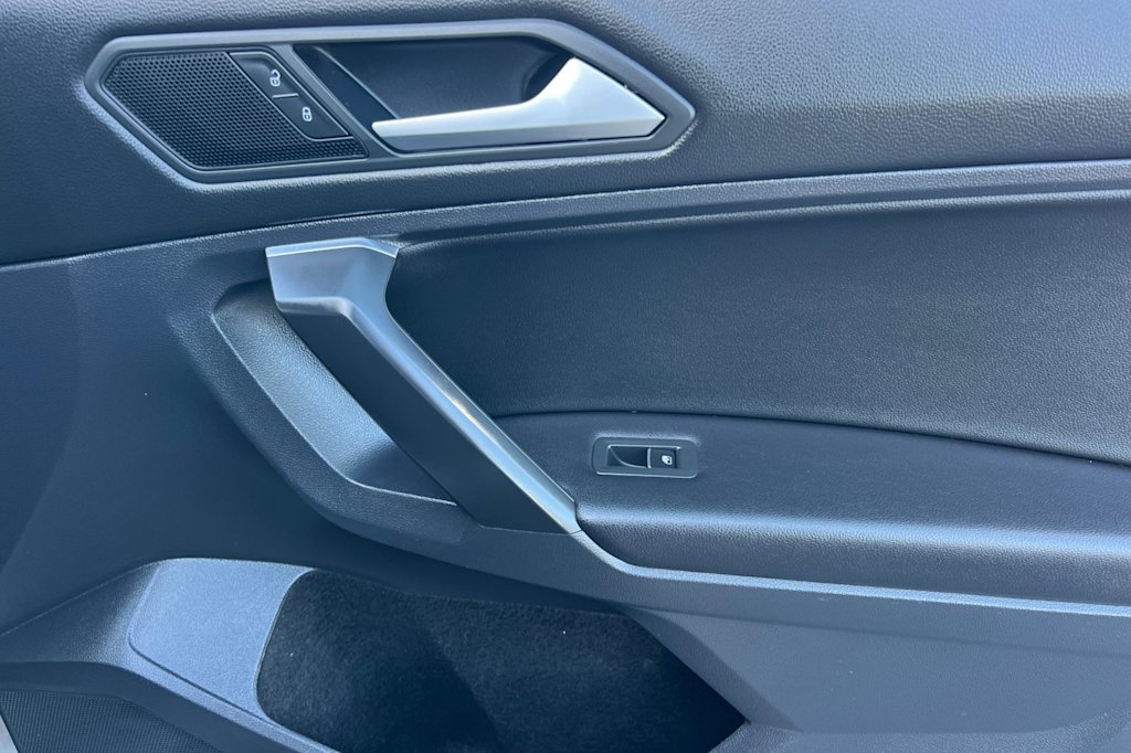 Thumbnail: 2021 Volkswagen Tiguan - 25