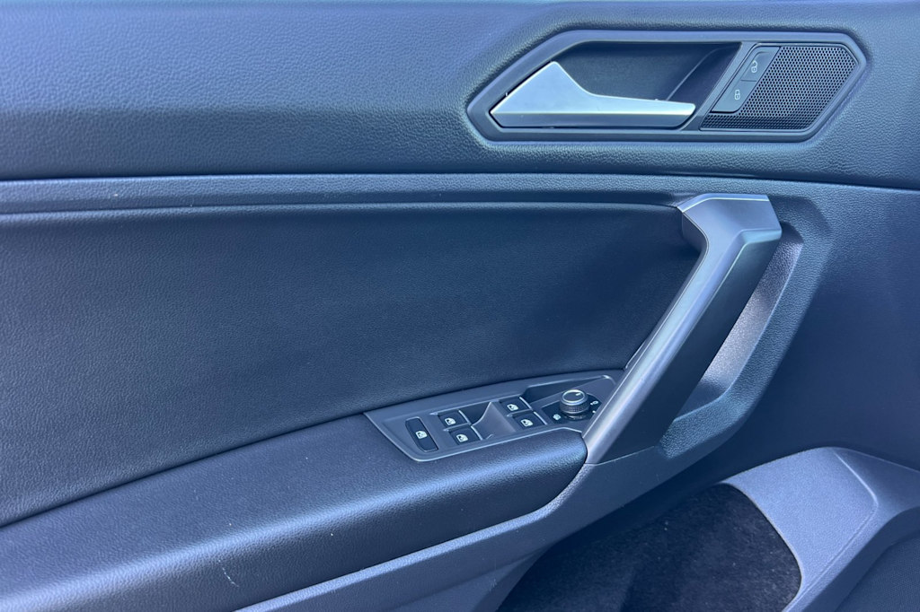 Thumbnail: 2021 Volkswagen Tiguan - 20
