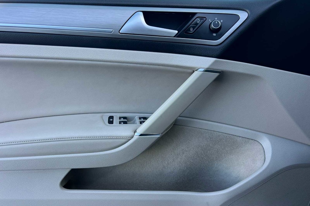Thumbnail: 2015 Volkswagen Golf - 19