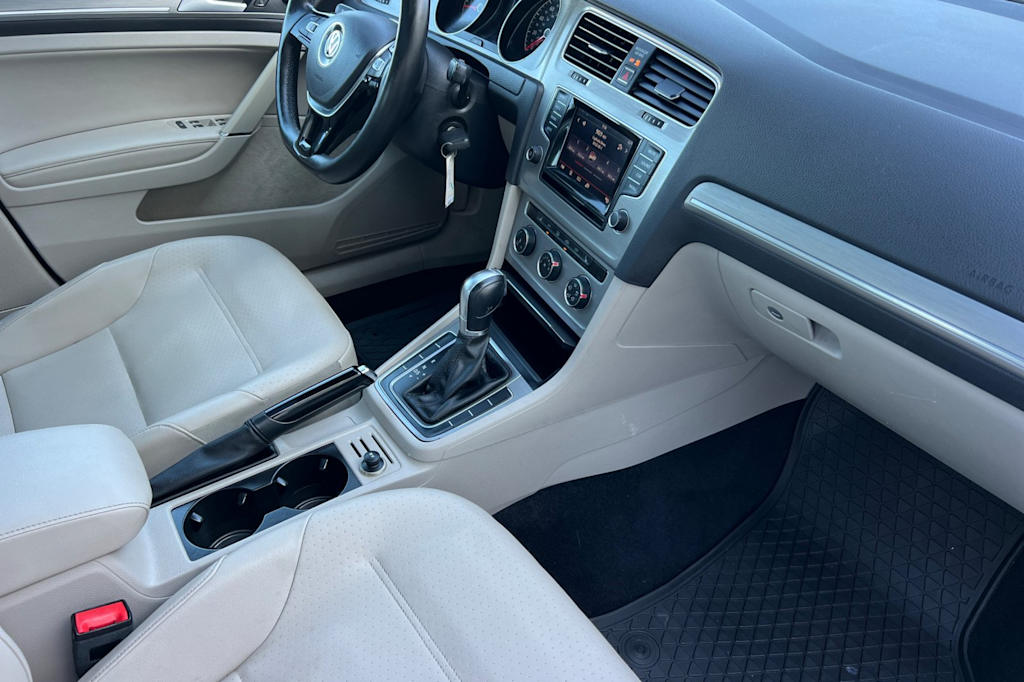 Thumbnail: 2015 Volkswagen Golf - 11