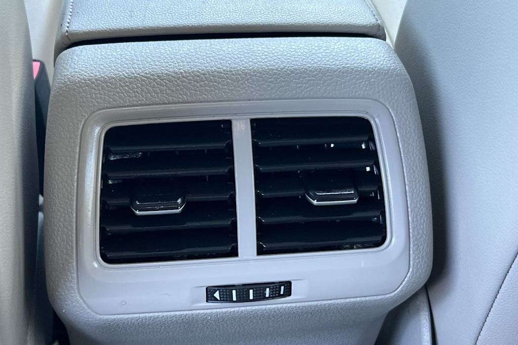 Thumbnail: 2015 Volkswagen Golf - 21