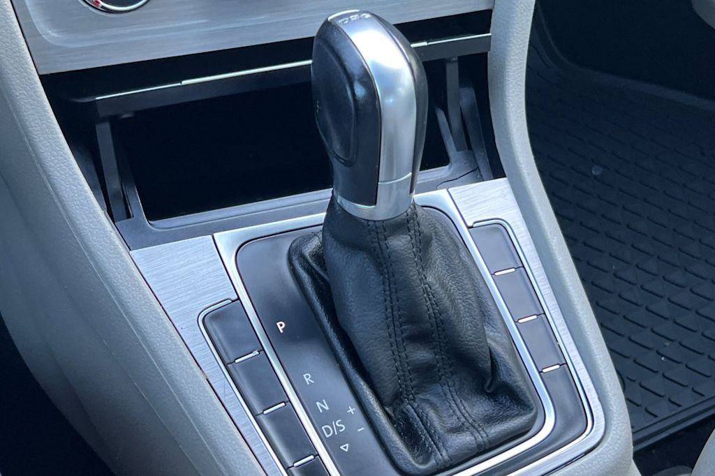 Thumbnail: 2015 Volkswagen Golf - 13