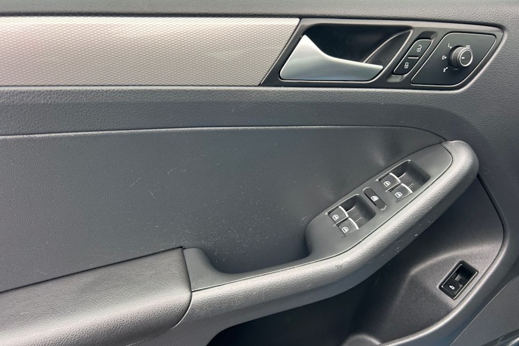 Thumbnail: 2016 Volkswagen Jetta - 19