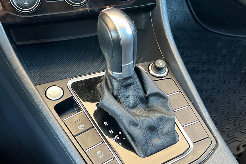 Thumbnail: 2019 Volkswagen Jetta - 11