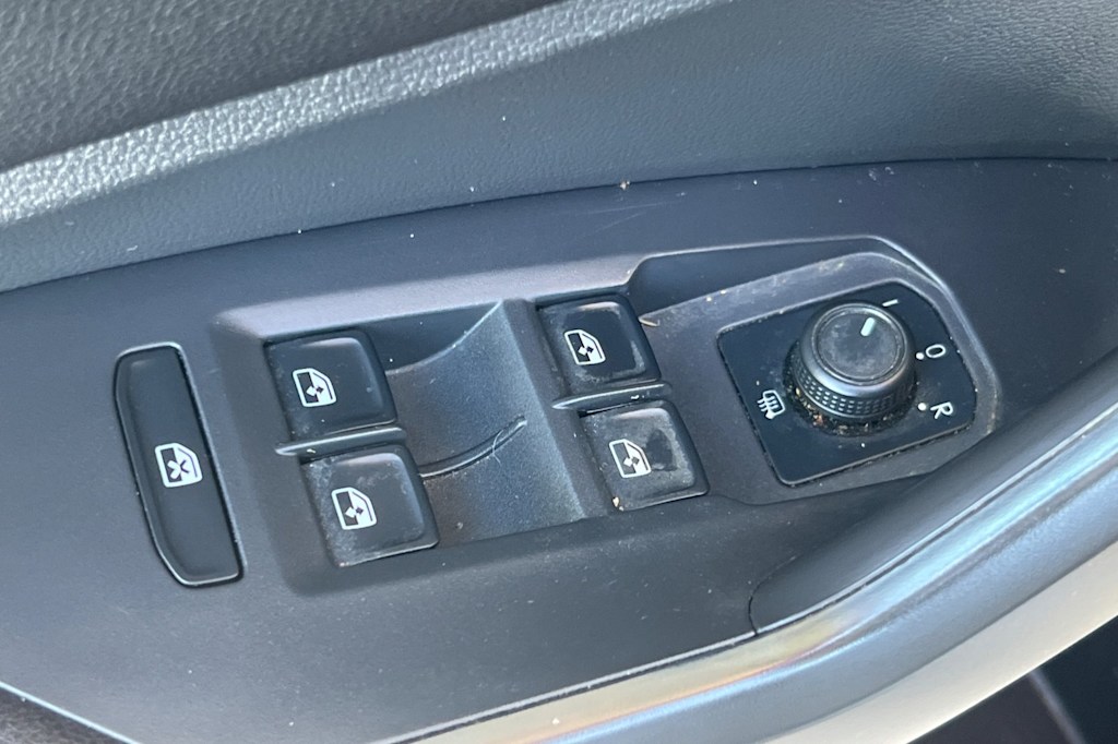 Thumbnail: 2019 Volkswagen Jetta - 16