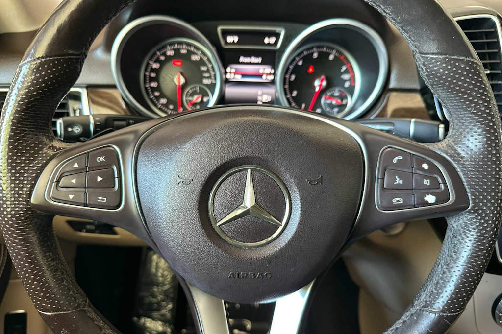 Thumbnail: 2016 Mercedes-Benz GLE - 30