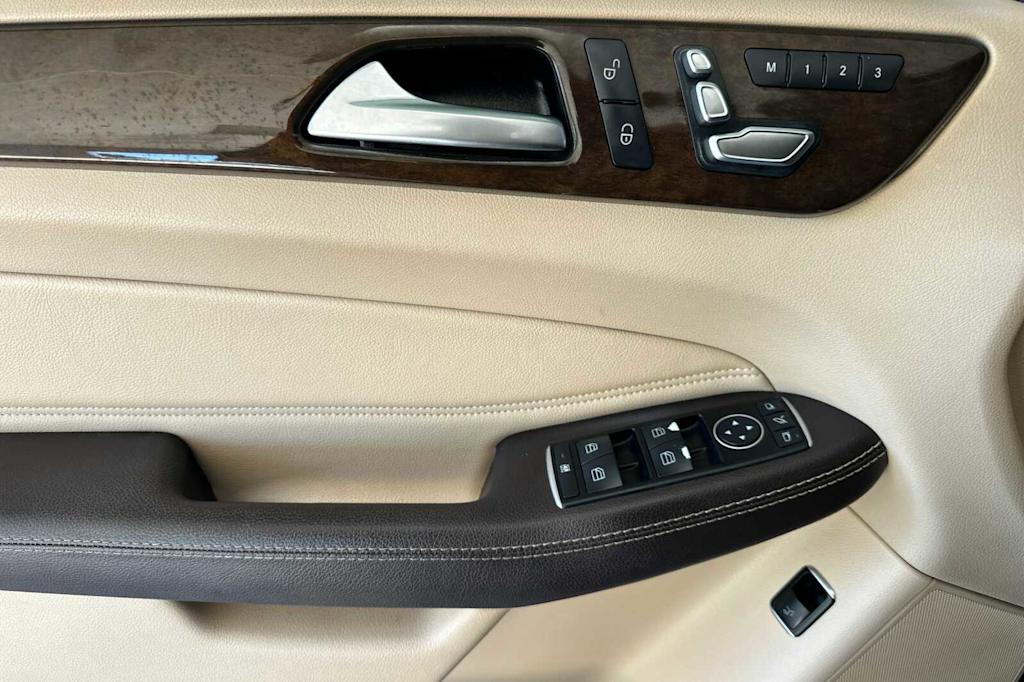 Thumbnail: 2016 Mercedes-Benz GLE - 20