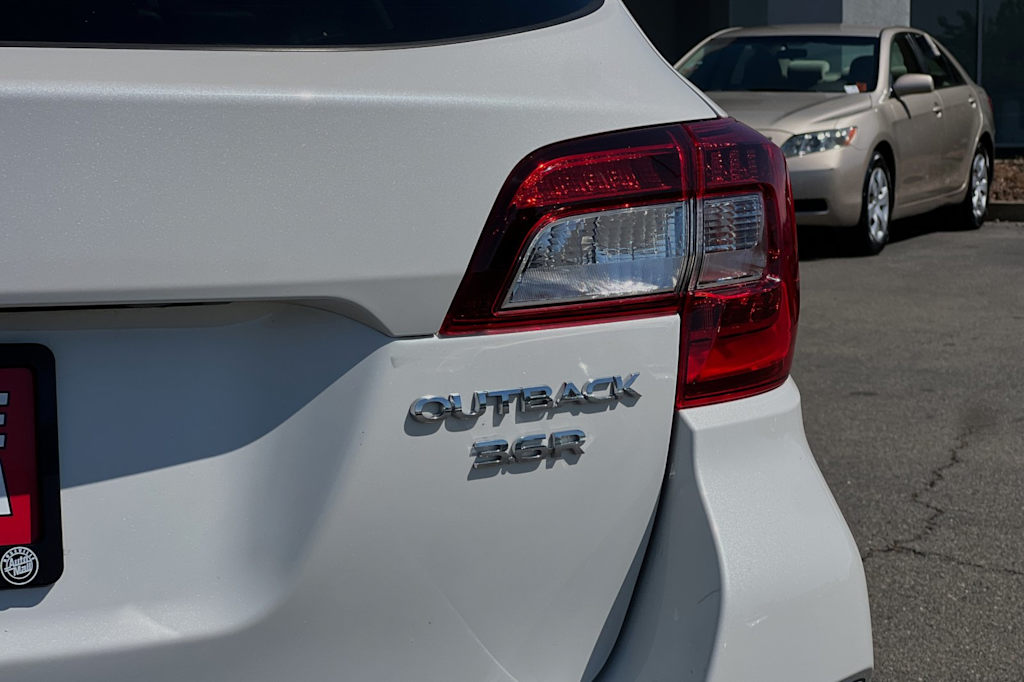 2018 Subaru Outback 3.6R Touring 30