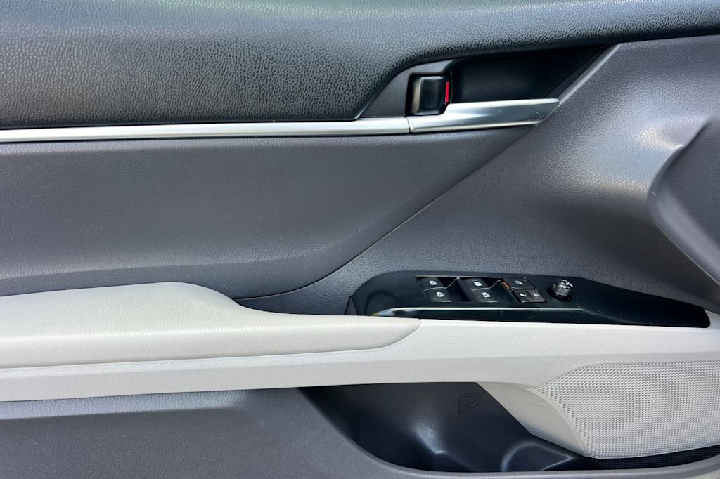 Thumbnail: 2018 Toyota Camry - 20