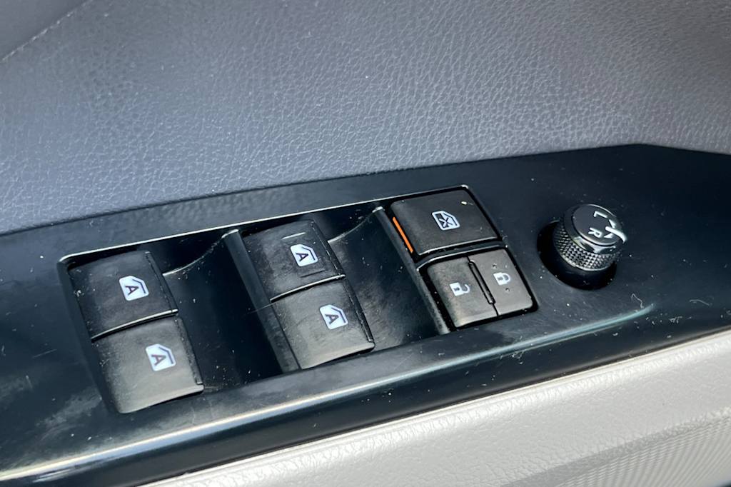 Thumbnail: 2018 Toyota Camry - 21