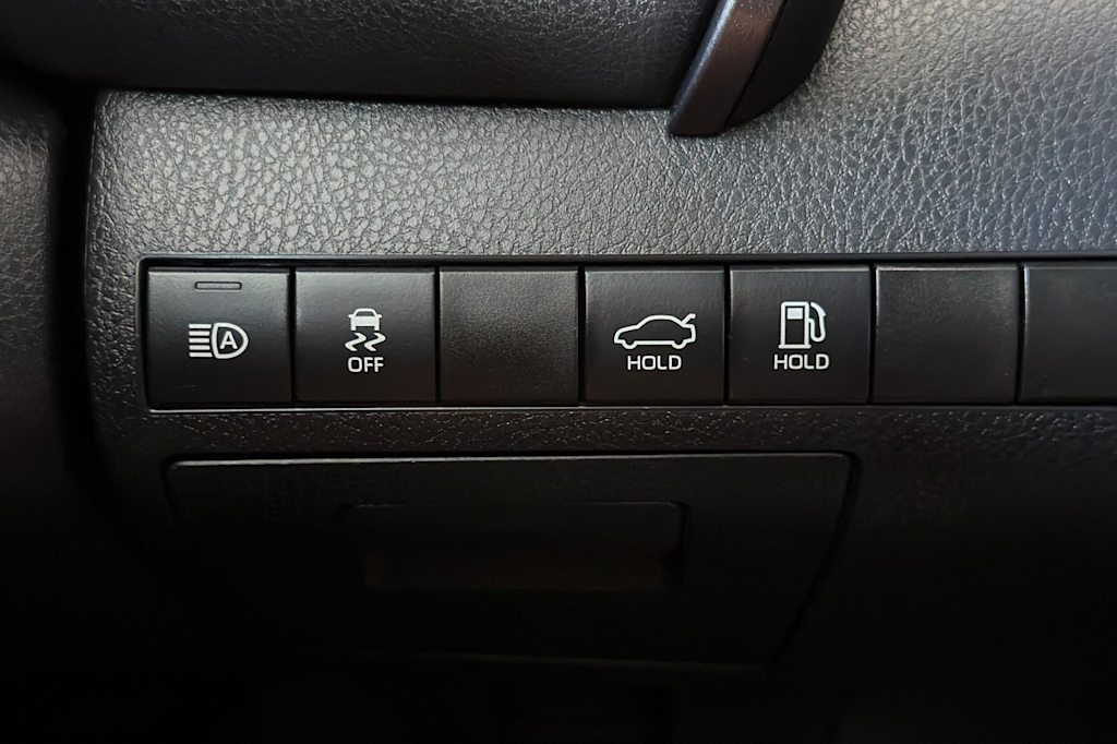Thumbnail: 2019 Toyota Camry - 31