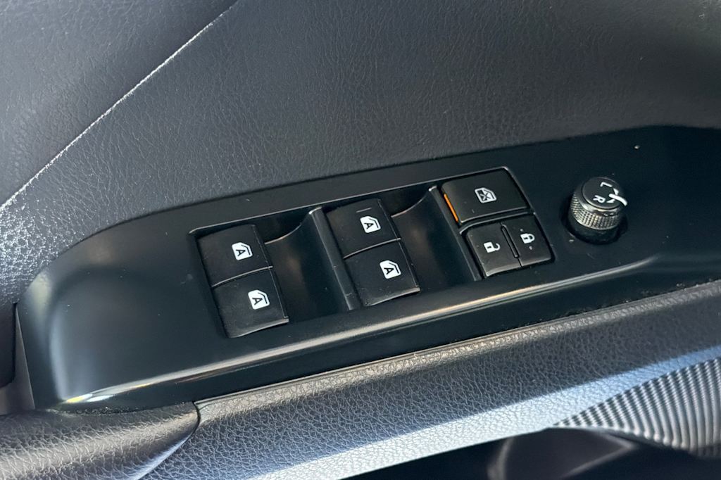 Thumbnail: 2019 Toyota Camry - 21