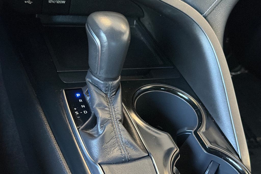 Thumbnail: 2019 Toyota Camry - 14