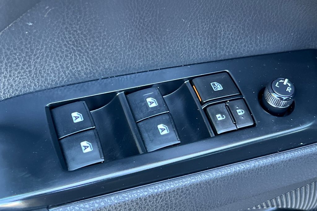 Thumbnail: 2019 Toyota Camry - 21