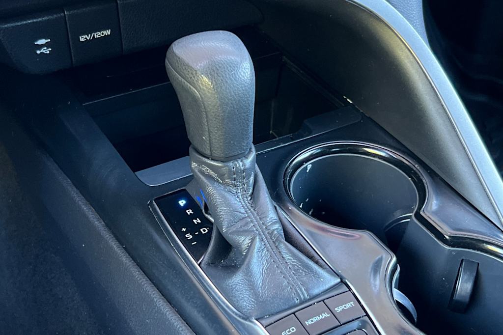 Thumbnail: 2019 Toyota Camry - 14