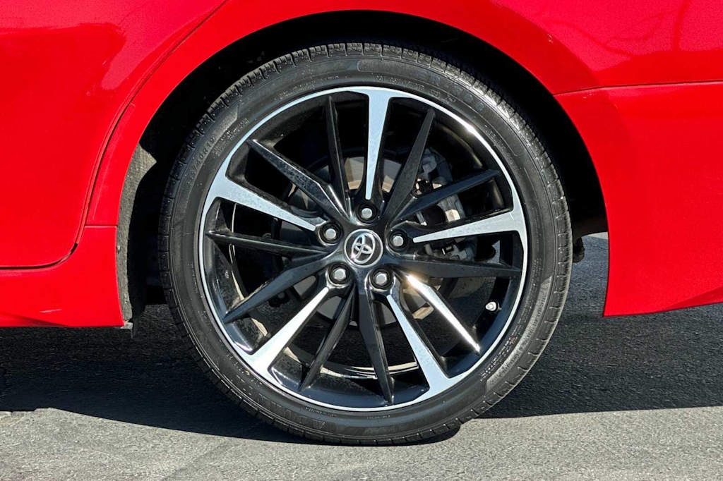Thumbnail: 2019 Toyota Camry - 8