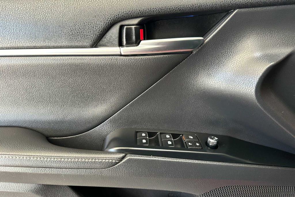 Thumbnail: 2019 Toyota Camry - 20