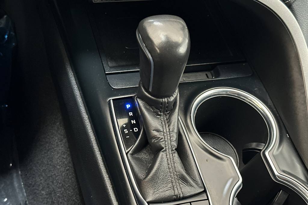 Thumbnail: 2019 Toyota Camry - 14