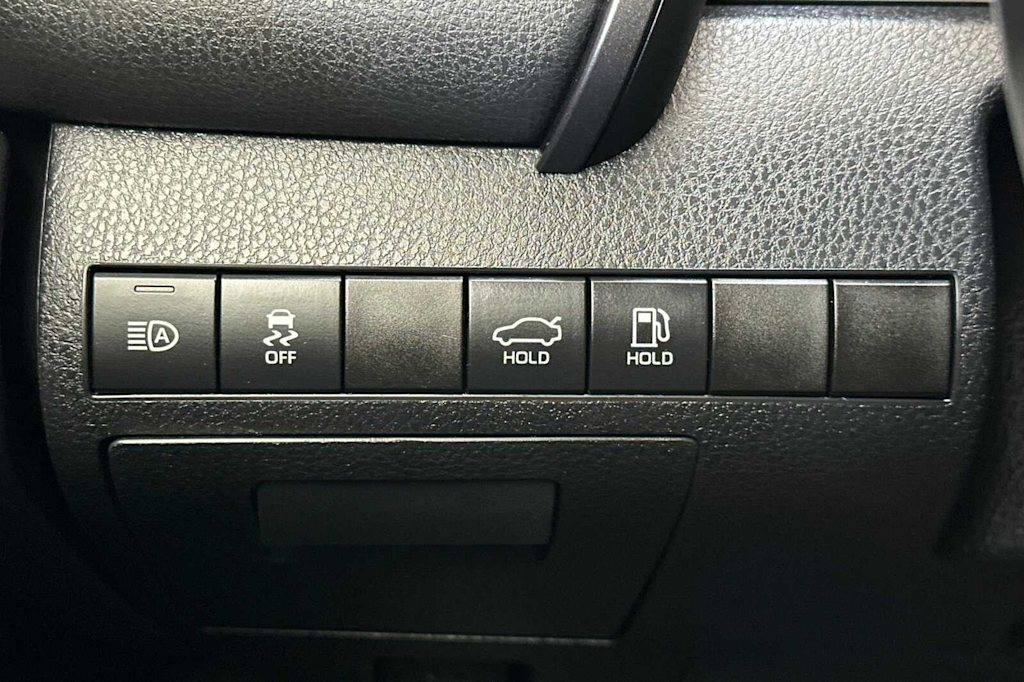 Thumbnail: 2019 Toyota Camry - 32