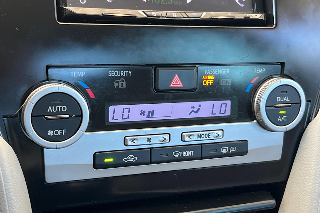 Thumbnail: 2014 Toyota Camry - 24