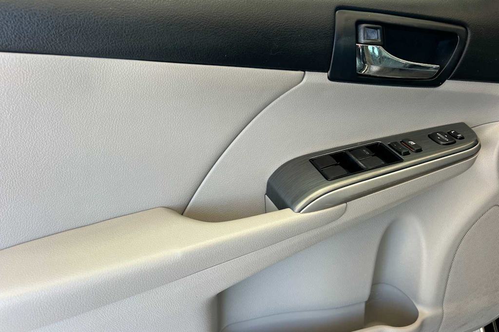 Thumbnail: 2014 Toyota Camry - 19