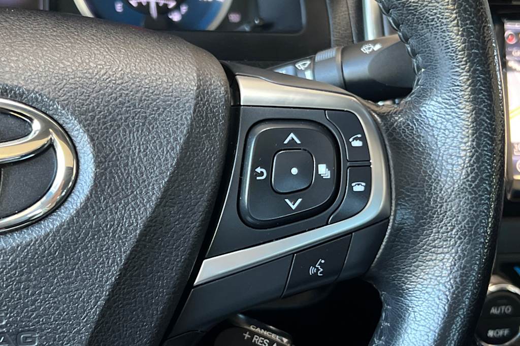 Thumbnail: 2015 Toyota Camry - 30