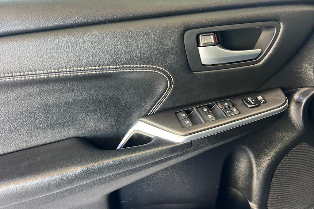 Thumbnail: 2015 Toyota Camry - 19