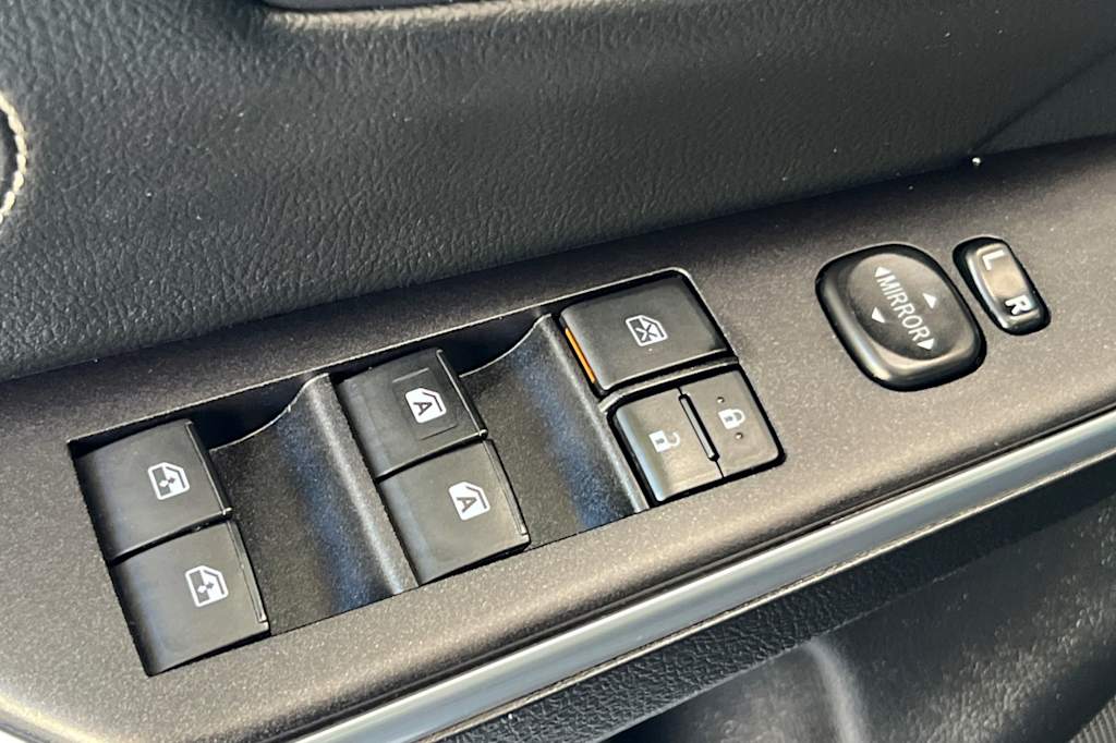 Thumbnail: 2015 Toyota Camry - 20