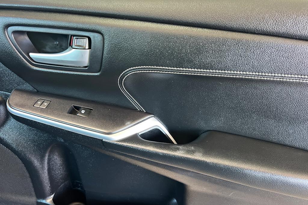 Thumbnail: 2015 Toyota Camry - 23