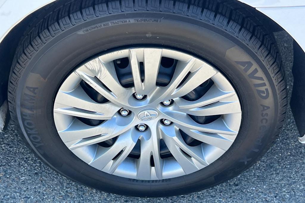 Thumbnail: 2014 Toyota Camry - 23